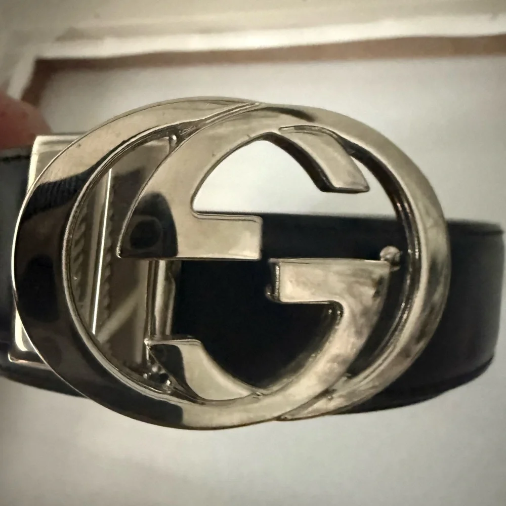 Used men’s reversible Gucci Leather Belt with Silver Clasp like new